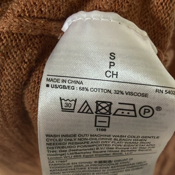 Banana Republic: Rust colored, oversized, sheer shoulders, lightweight sweater-S - Picture 3 of 16